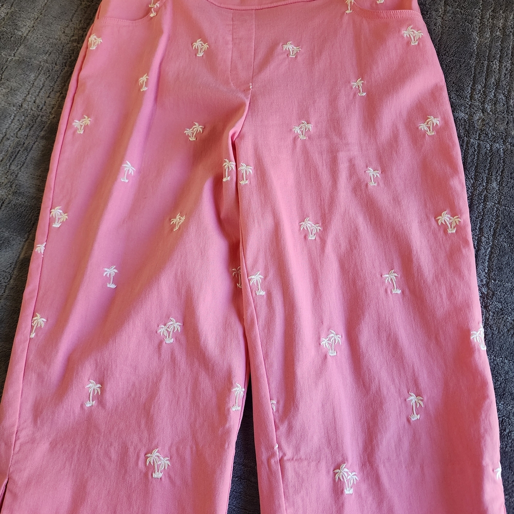 Alfred Dunner Pink Capris with Palm Tree Embroidery